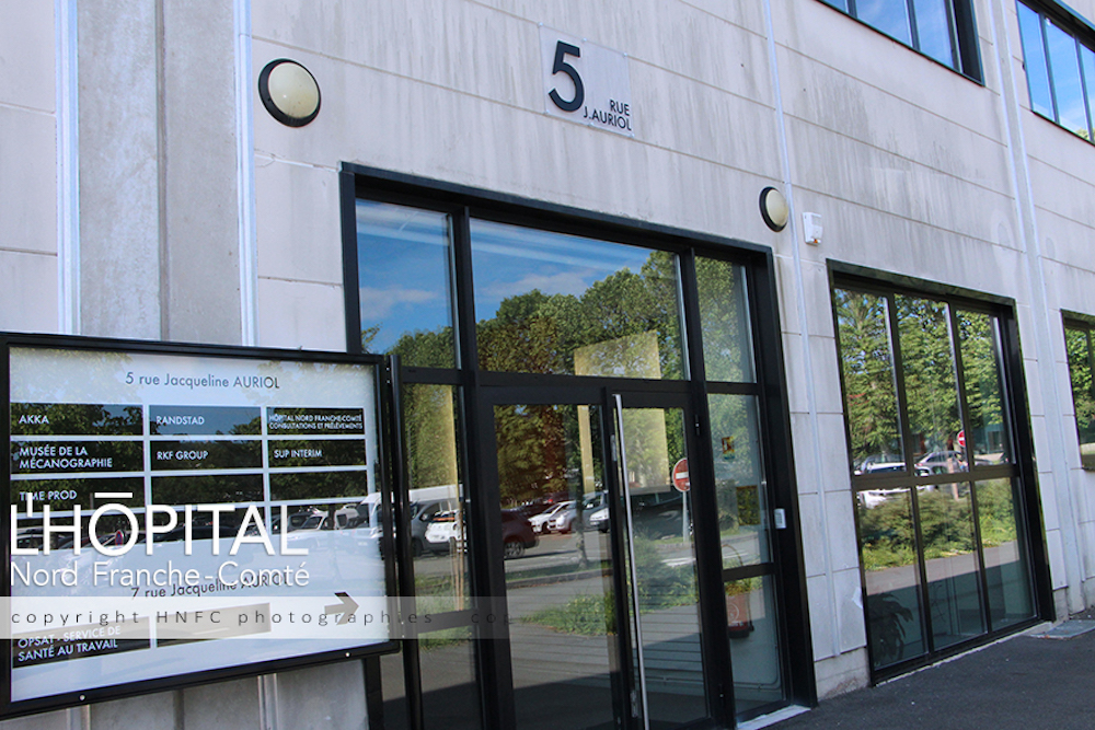 Façade des nouveaux locaux de l'hôpital Nord-Franche-Comté au Techn'Hom.