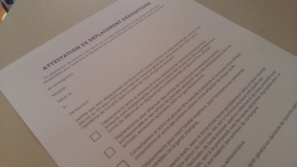 L'imprimerie Schraag distribue des attestations, gratuitement, dans quelques points de retrait, pour aider les personnes sans imprimante ou sans encre.