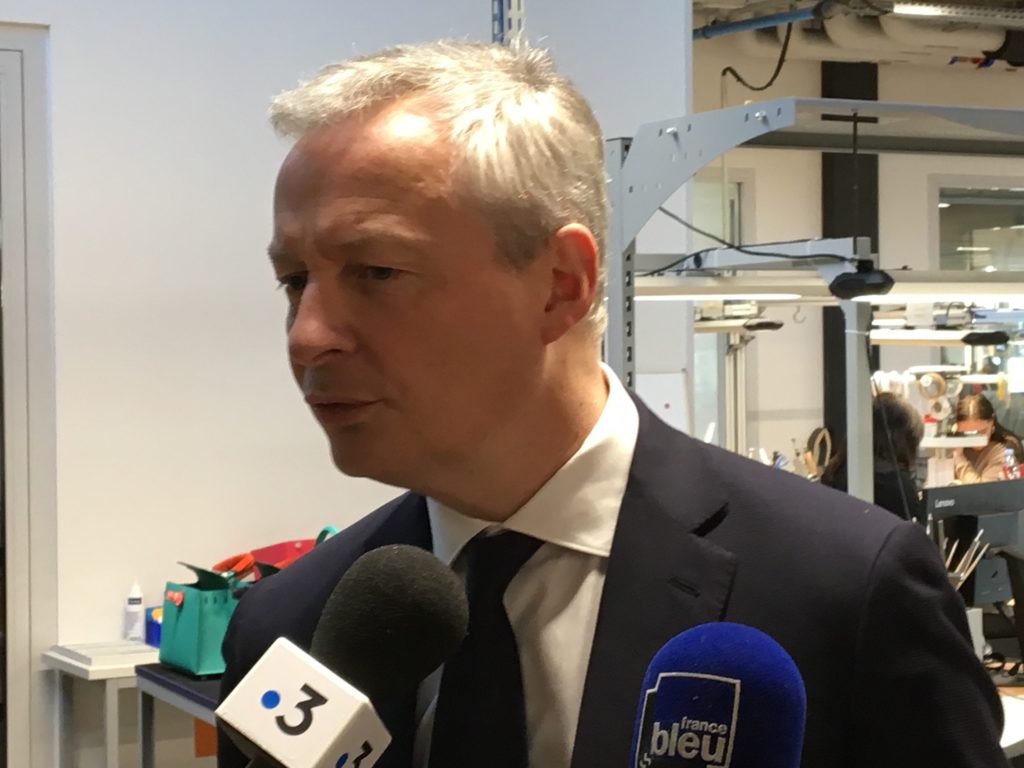 Bruno Le Maire en visite à Allenjoie, chez Hermès, en mars 2019