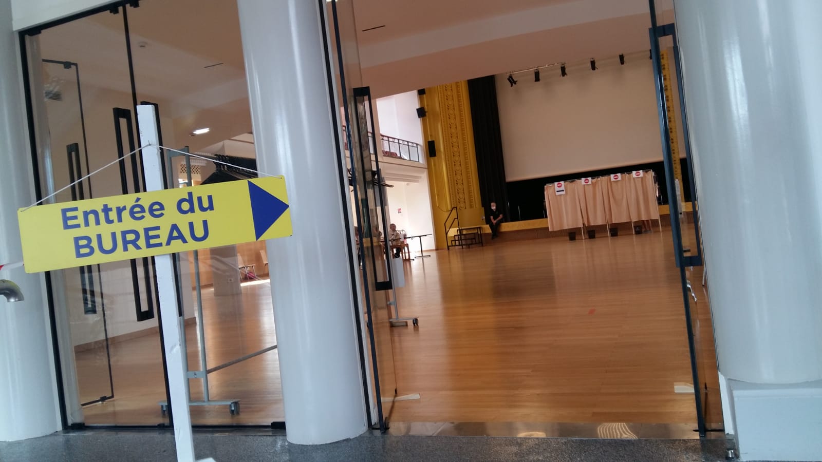 A Belfort, la salle des fêtes juste avant le dépuillement