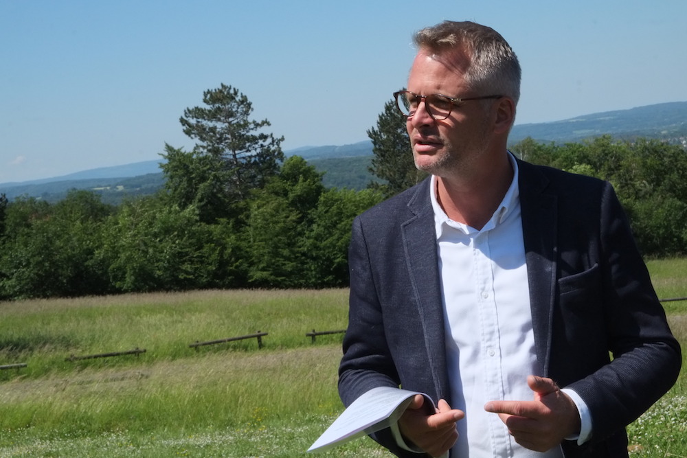 Nicolas Pacquot, maire d'Étouvans, a annoncé sa candidature à la présidence de Pays de Montbéliard Agglomération, depuis le belvédère de Vandoncourt.