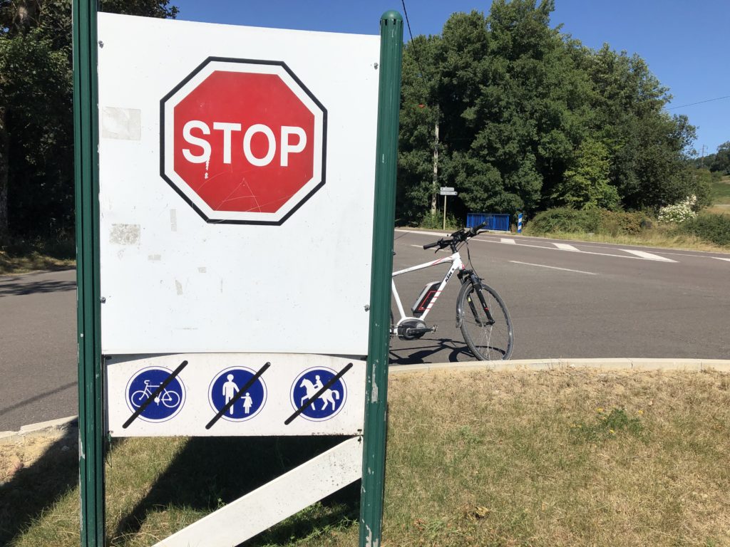 La coulée verte s'arrête comme le canal à l'entrée de Chalonvillars