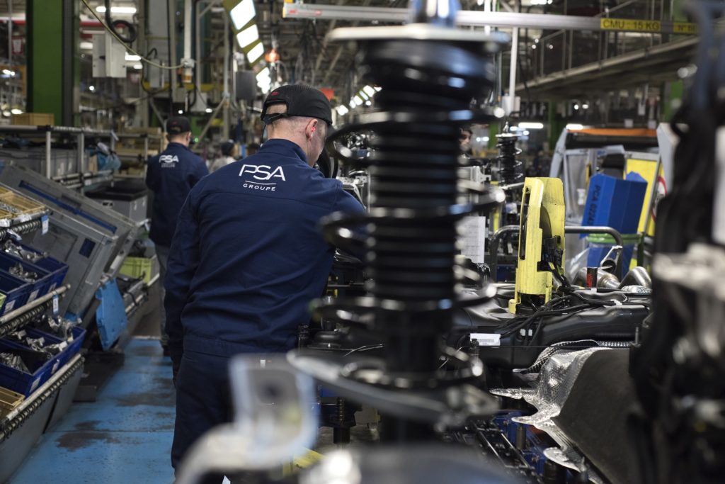 Le montage à l'usine de Sochaux. Photo Groupe PSA, Communication Sochaux -Jean-François Lamy