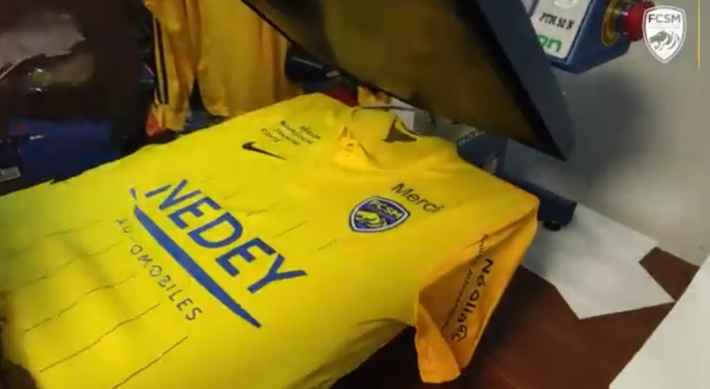 Le FCSM floque le mot "merci" sur son maillot pour la 3e journée de Ligue 2 BKT