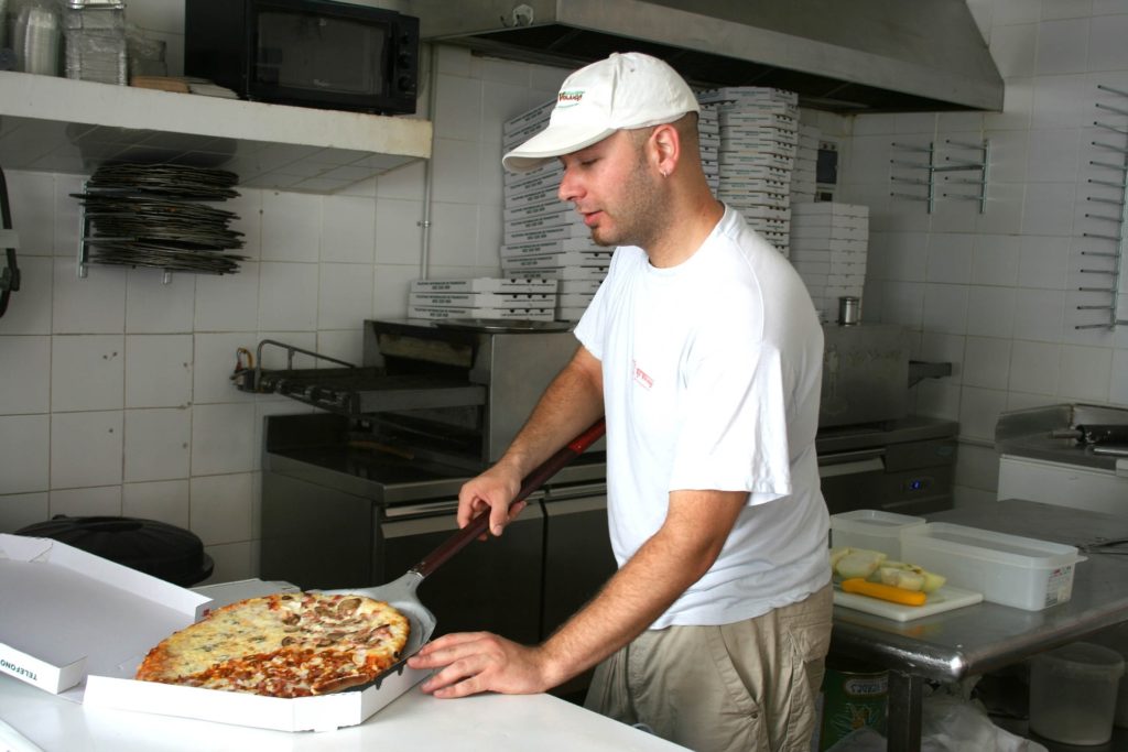 Pour la restauration, la livraison reste possible après 18 h, mais pas la vente à emporter.