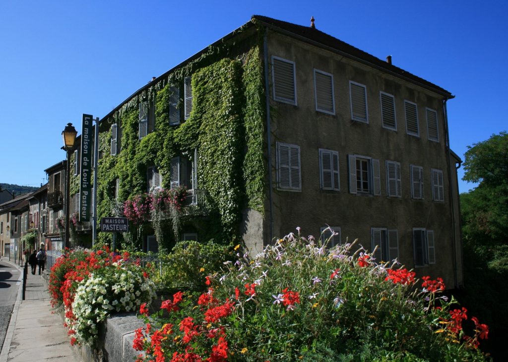 L'objectif est notamment de rénover les façades extérieures, les huisseries, d'ouvrir au public le deuxième étage où se trouve la bibliothèque de Pasteur. (crédit "maison de Louis Pasteur Arbois ")