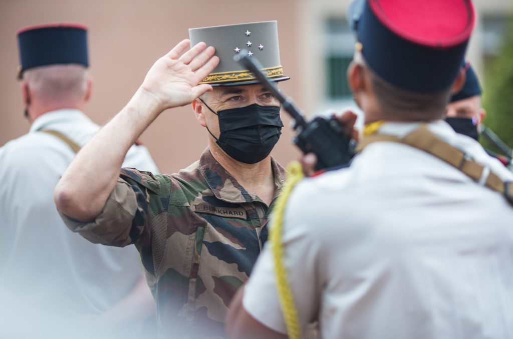 Le 10 juin, le général Thierry Burkhard, chef d'état-major de l'armée de terre était en visite au 35e régiment d'infanterie. Il vient d'être nommé chef d'état-major des armées.