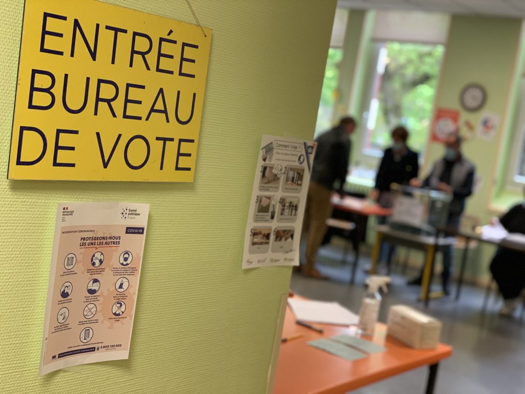 Bureau de vote, à Belfort. | ©Le Trois – illustration