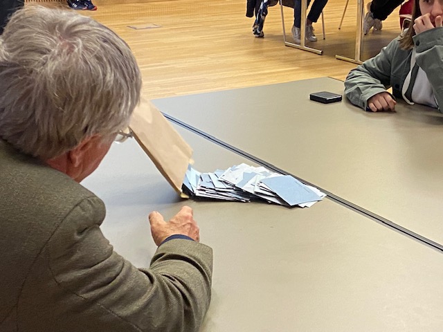 Les élections législatives se sont tenues fin juin 2024. | ©Le Trois – illustration
