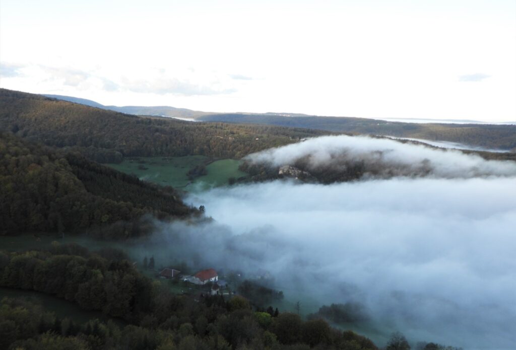 Le site du Fort des Roches à Pont-de-Roide offre une vue imprenable sur la nature