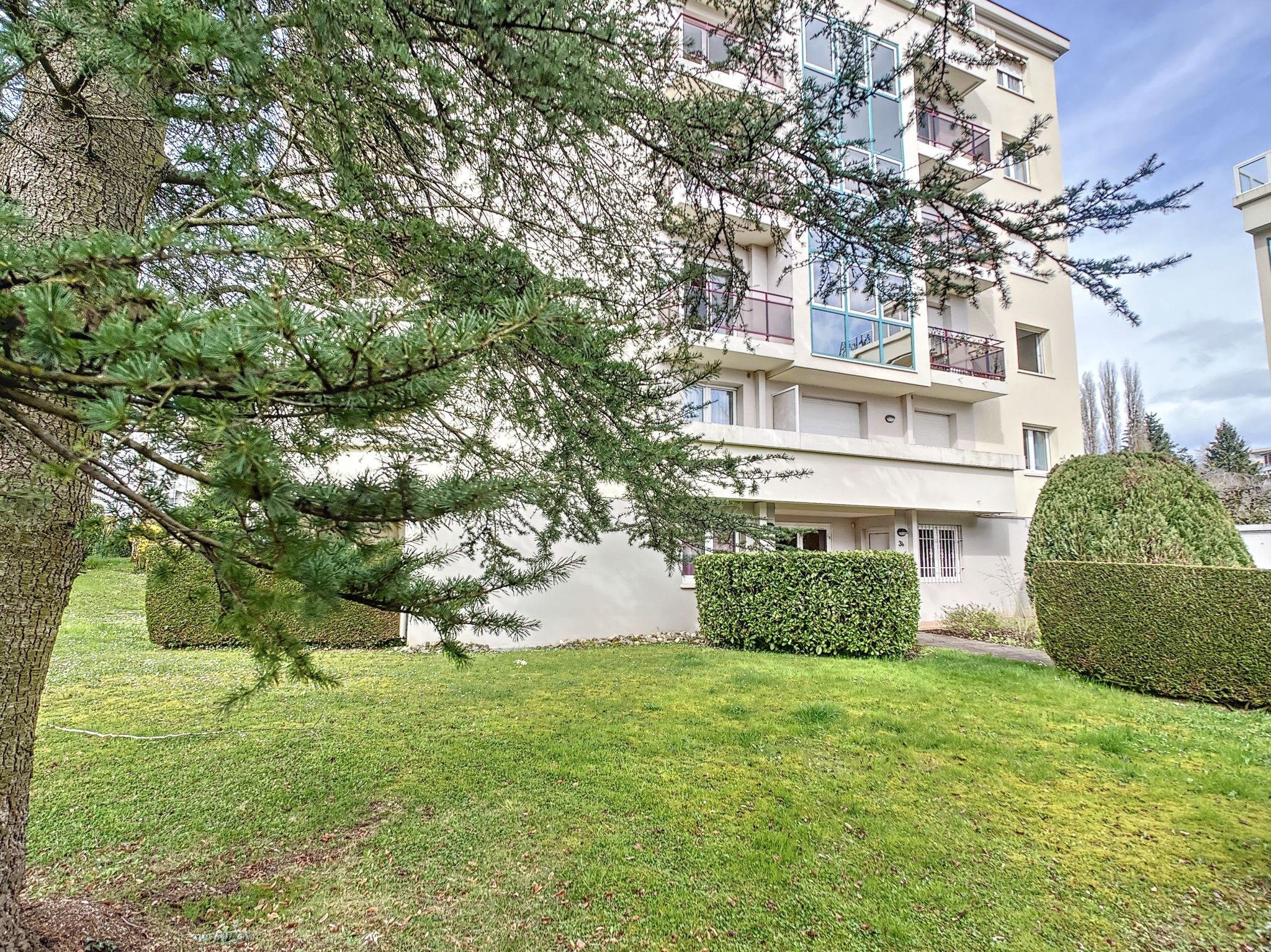 APPARTEMENT T1 AVEC  BALCON QUARTIER RESIDENTIEL A MONTBELIA