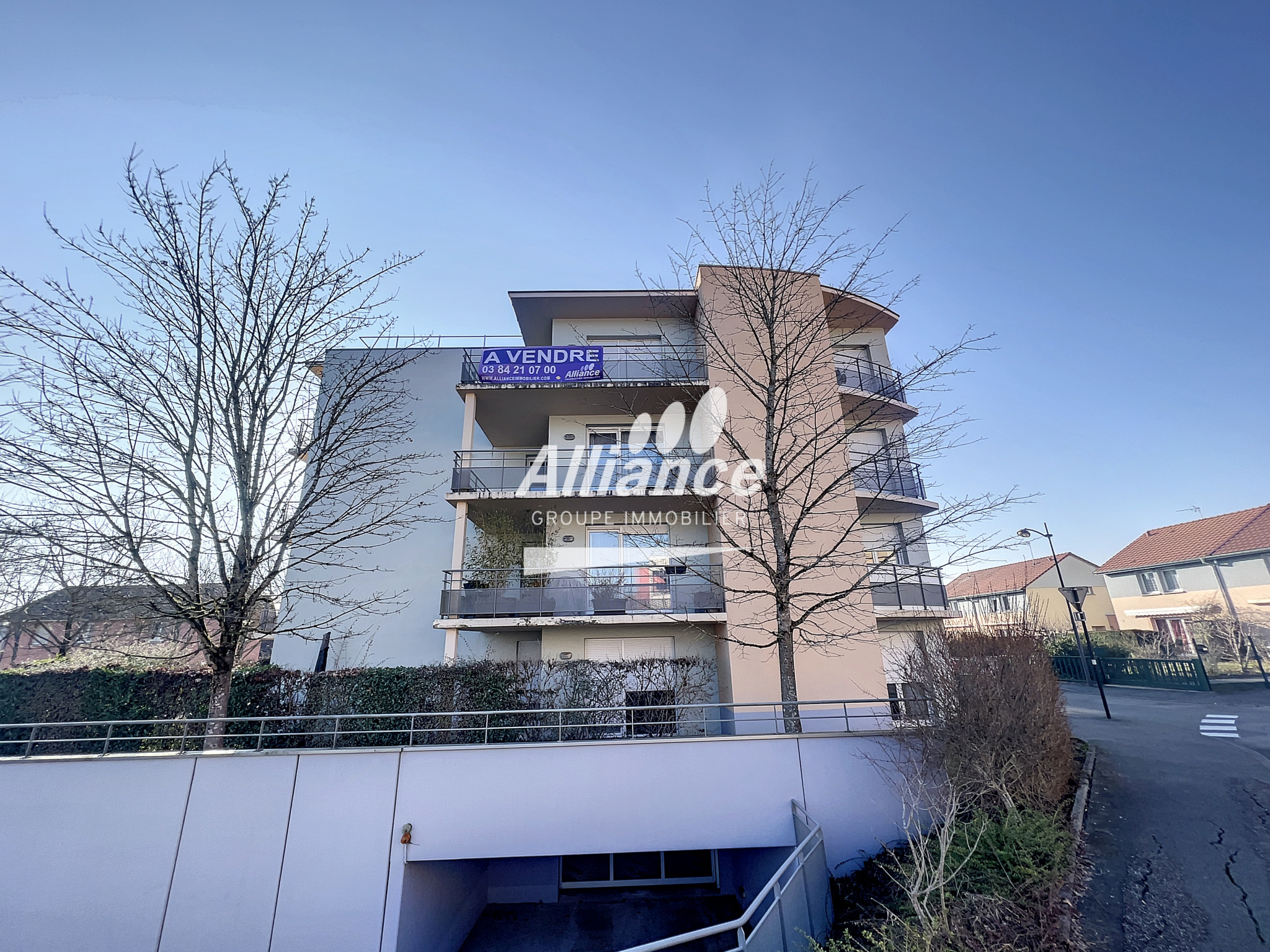 Appartement type 3 -ascenseur-garage-cave-terrasses à proxim