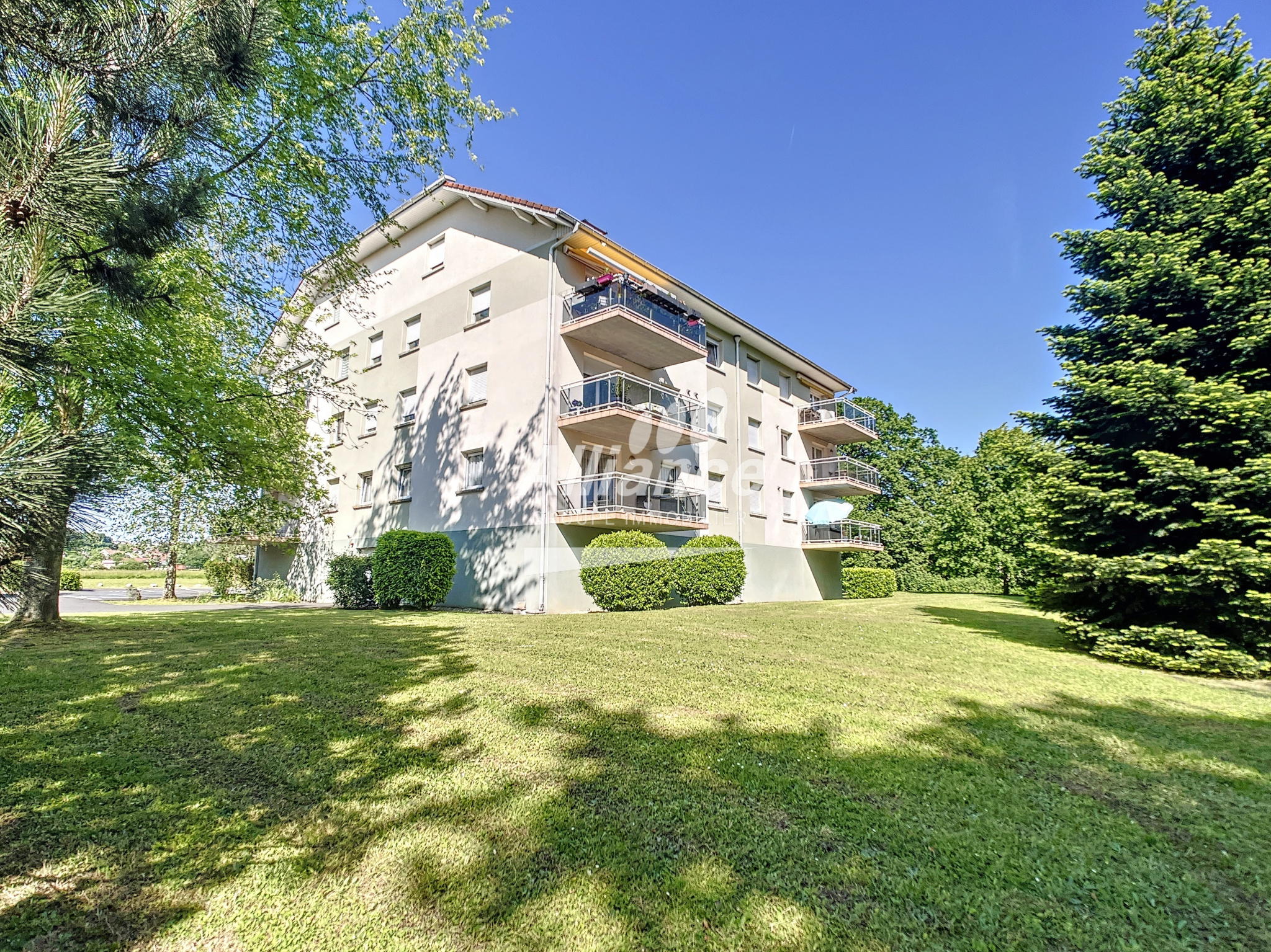 APPARTEMENT T3 AVEC ASCENSEUR BIEN SITUE.