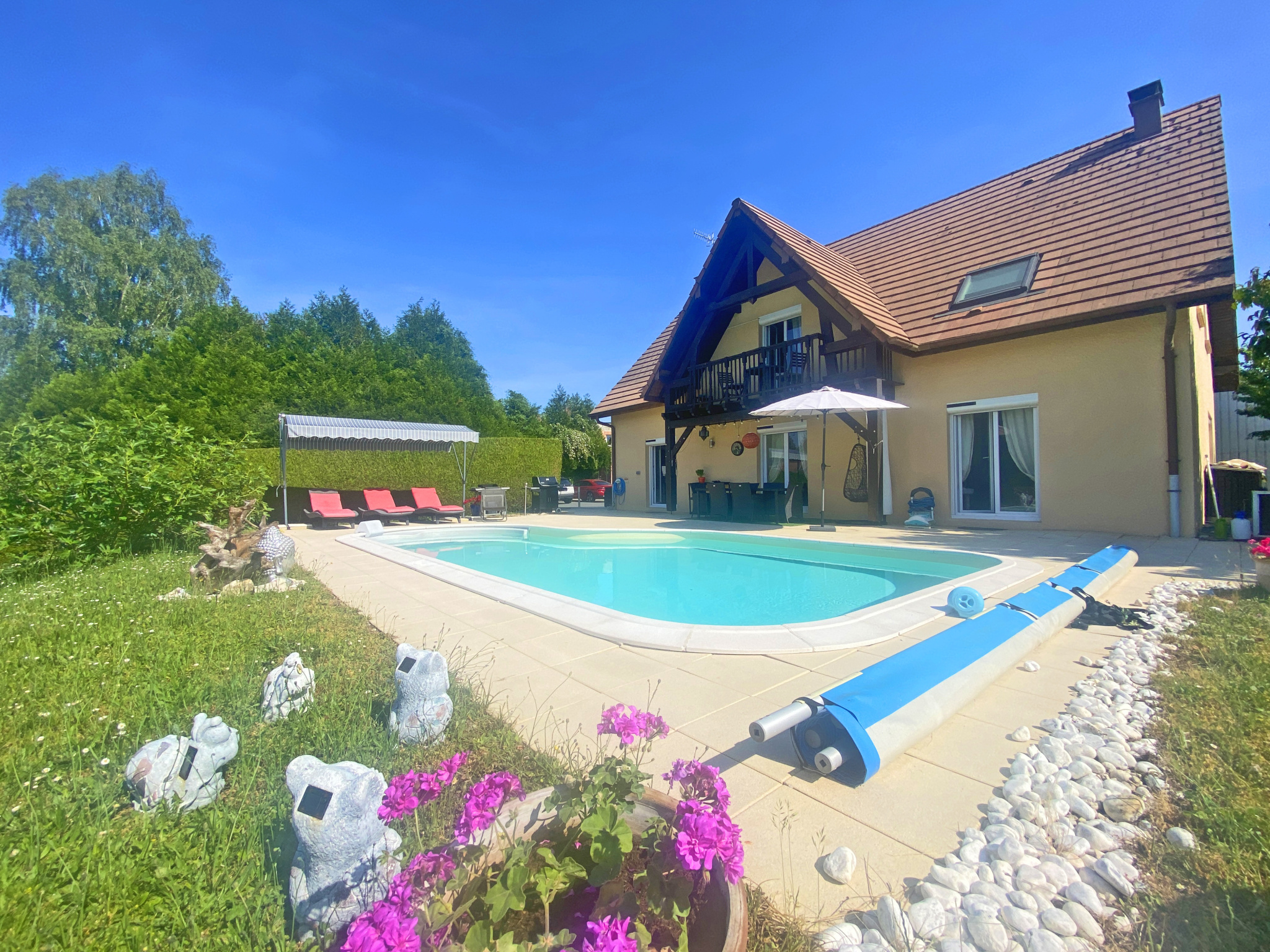 Maison-T6-Valentigney-19 ares 35 cares-4 chambres-Piscine