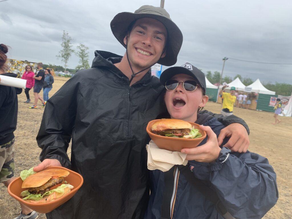 37% des stands alimentaires proposent une vaisselle consignée pour les contenants alimentaires. | ©Le Trois – Thibault Quartier