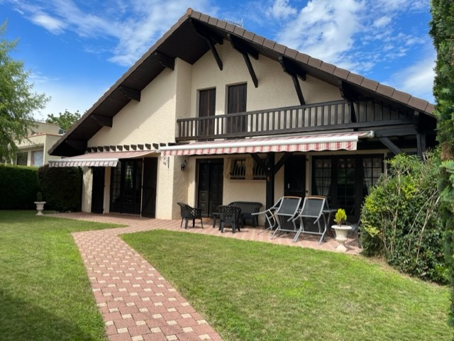 Maison d’architecte secteur Vieux charmont Nommay avec quatr