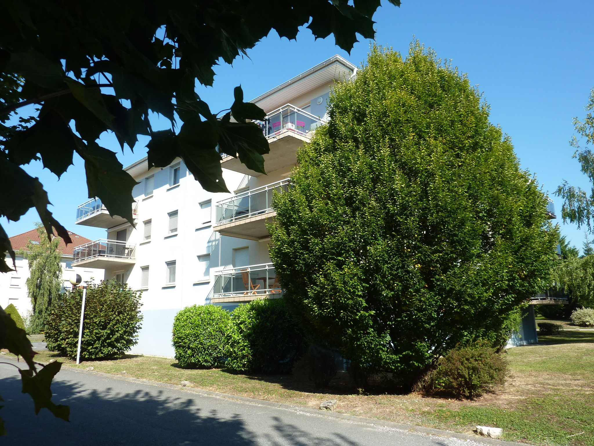 APPARTEMENT T4 AVEC TERRASSE QUARTIER RESIDENTIEL .