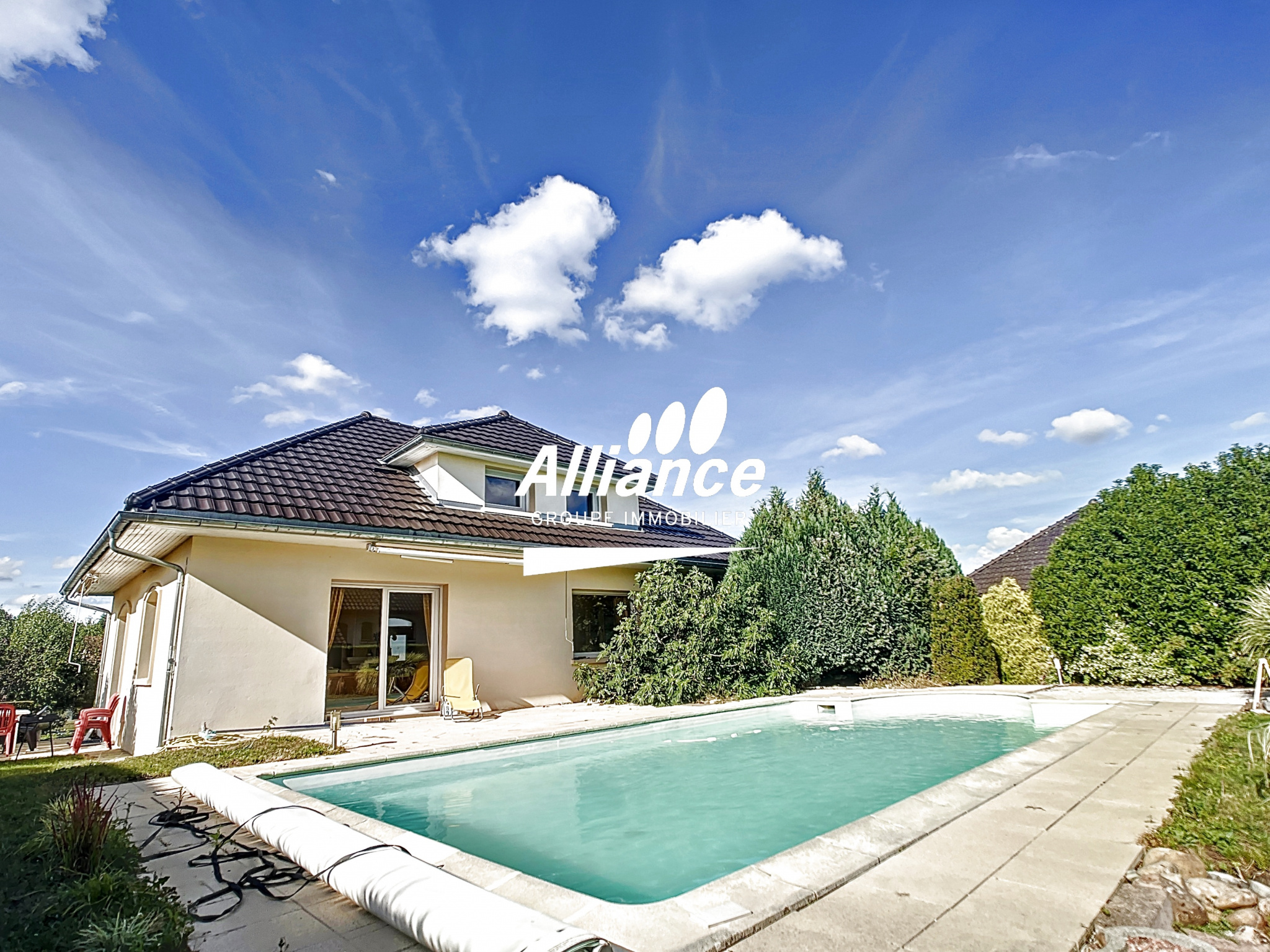 MAISON INDIVIDUELLE AVEC PISCINE  QUARTIER RESIDENTIEL