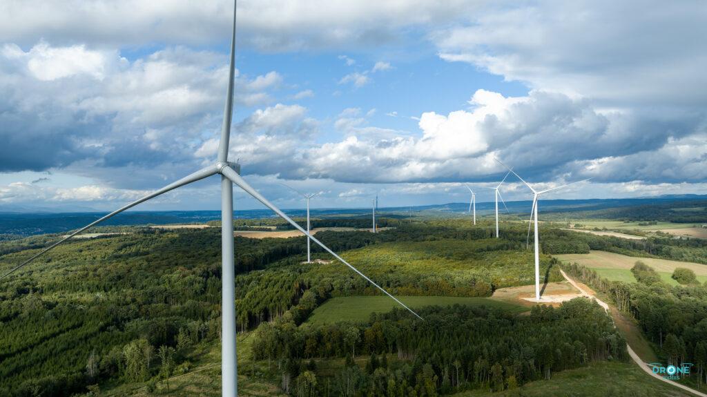 Le parc éolien des Trois Cantons, inauguré en octobre 2023, à Étouvans, Colombier-Fontaine et Écot.