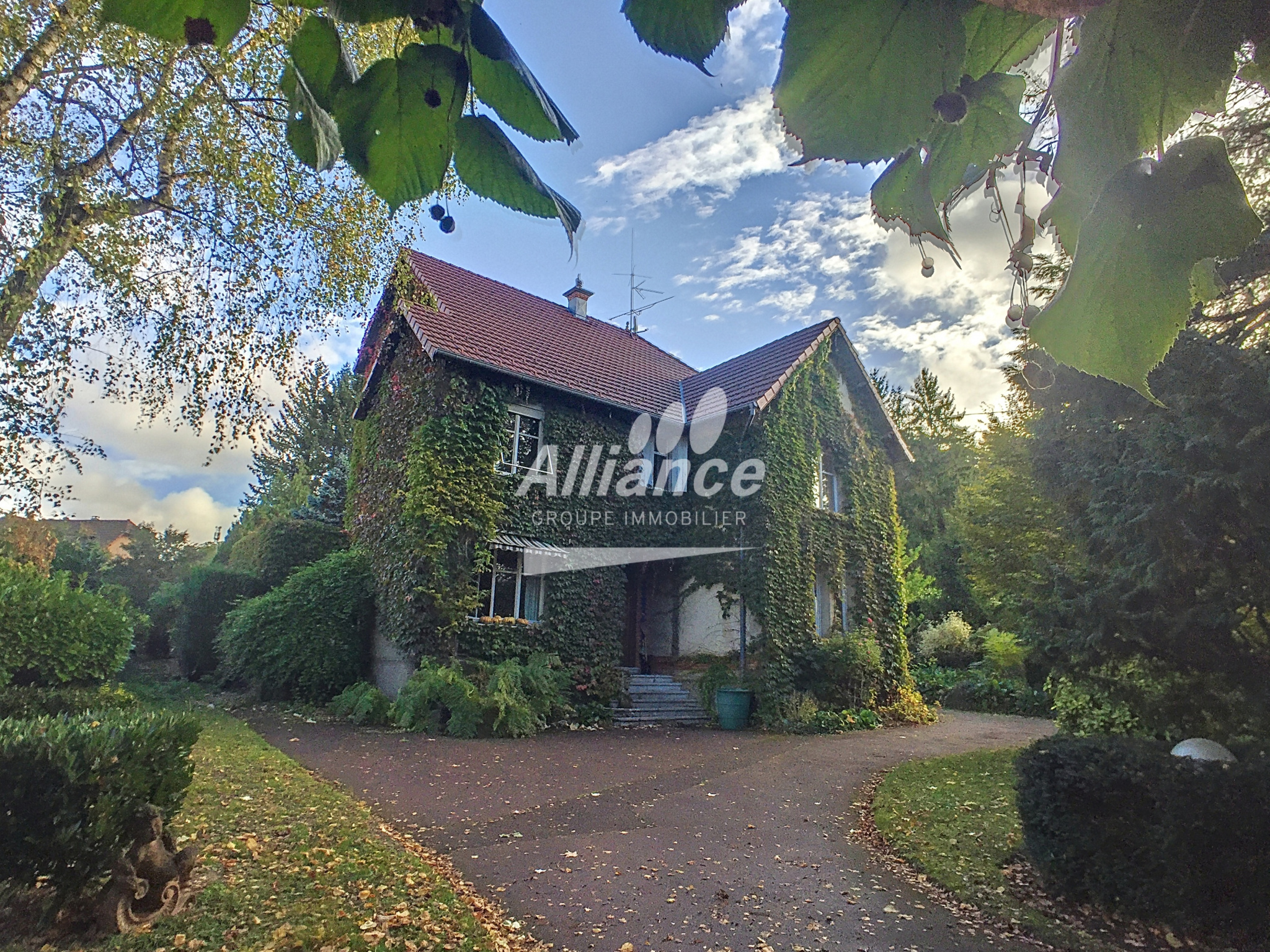 MAISON DE MAITRE DANS PARC ARBORE