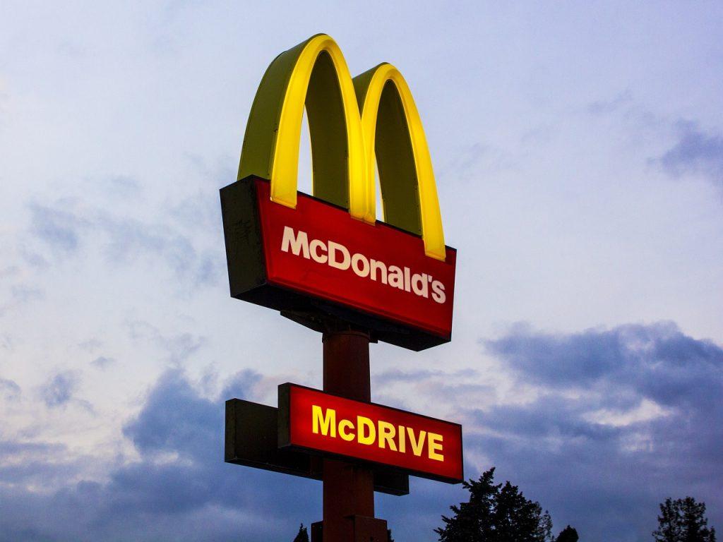 Enseigne de restaurant McDonald's. | ©akiragiulia from Pixabay