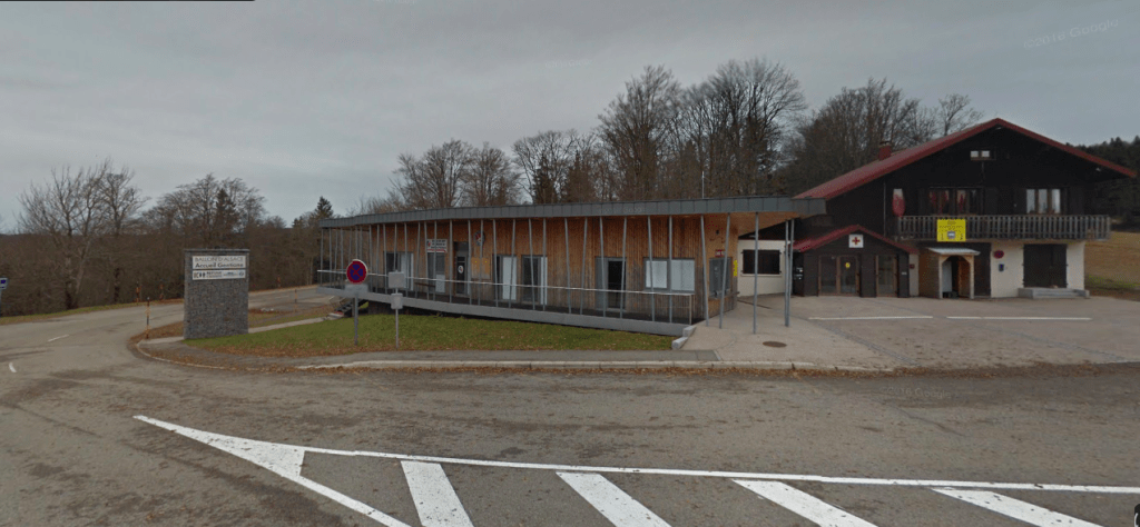 Le Smiba a installé une cabane de location de ski dans ses locaux. | ©GSV 