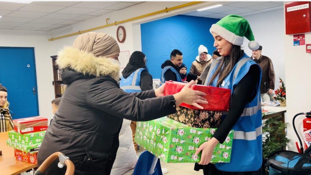 Le Secours populaire distribue des cadeaux ce 20 décembre. | ©Le Trois - Khaled Nikzad 