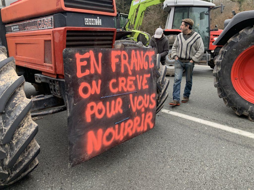 Les exploitants agricoles manifestaient sur l'autoroute 26 janvier 2024. | ©Le Trois - E.C. 