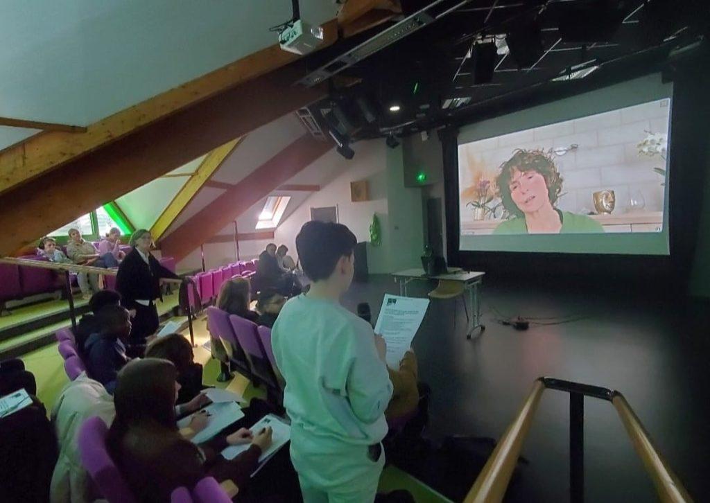 Les élèves ont rencontré Claire Supiot en visioconférence. | ©Le Trois - Clara Janssen 