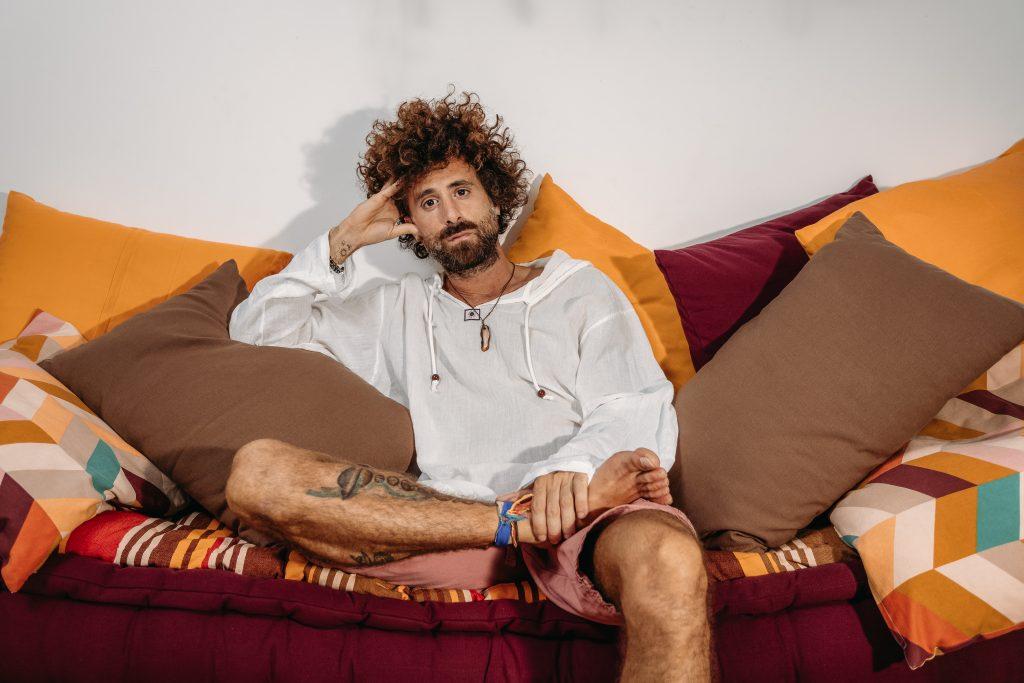 Gio Evan, chanteur, écrivain, auteur-compositeur-interprète. | ©Fimu 