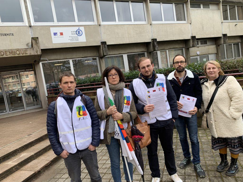 Les délégués syndicaux devant la Dasen. | ©Le Trois - E.C. 