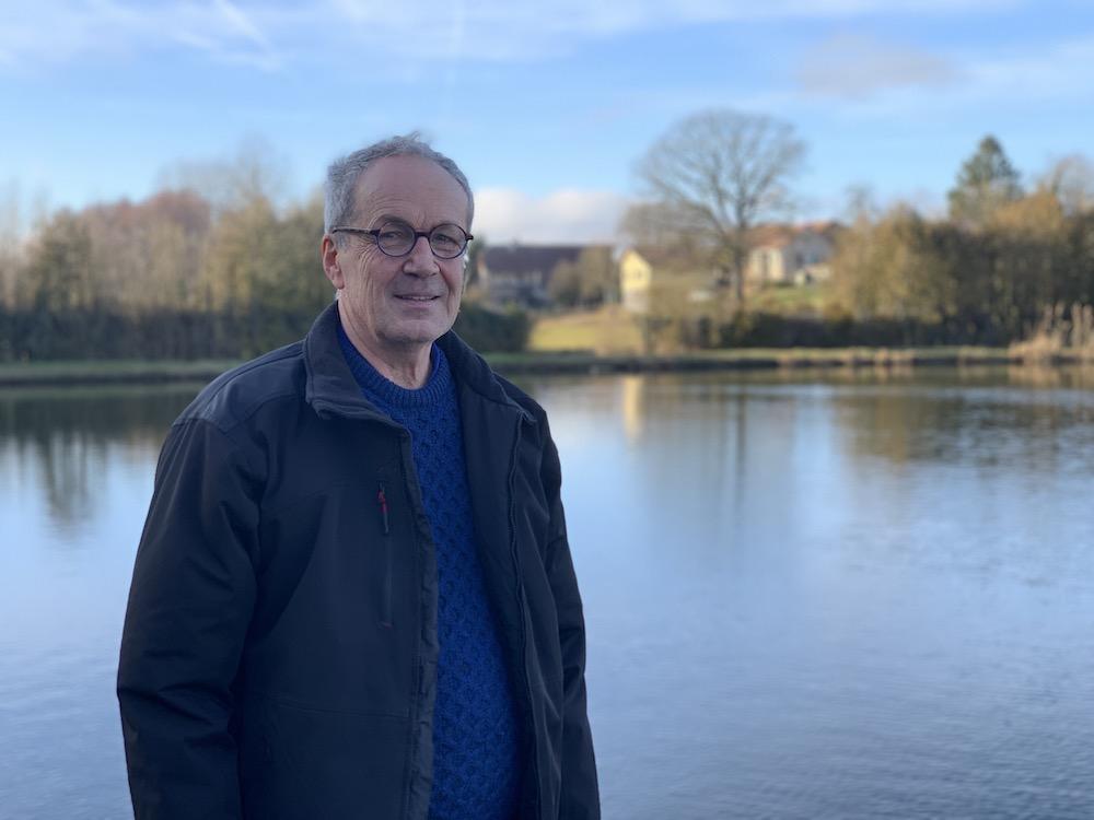 Philippe Courtot, à la tête de la pisciculture Courtot, à Vellescot. | ©Le Trois – Thibault Quartier