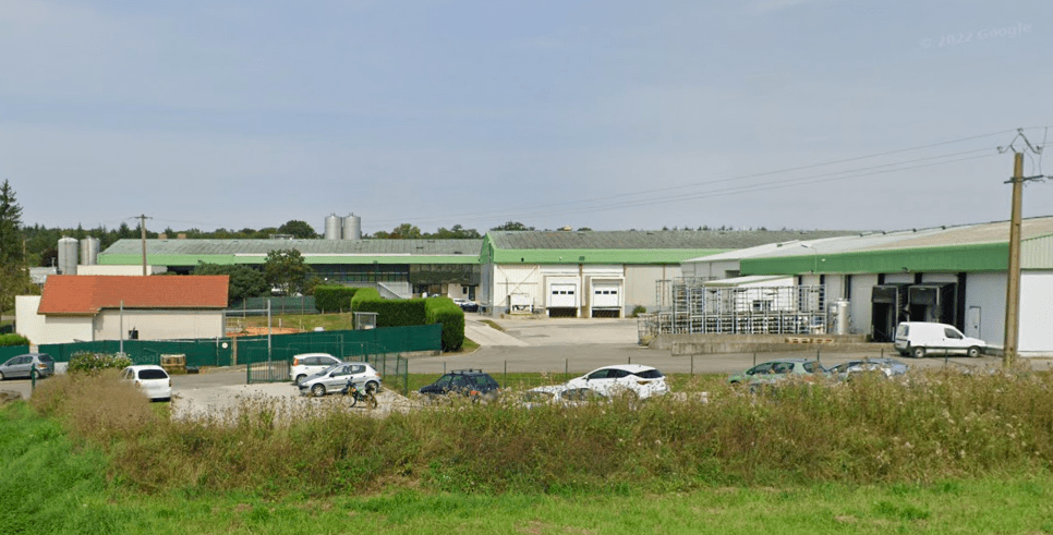 Une amende de 375 000 euros a été requise devant le tribunal correctionnel de Besançon à l'encontre d'une fromagerie de Noironte (Doubs), poursuivie pour avoir pollué des ruisseaux et tué des poissons. | ©Google street view
