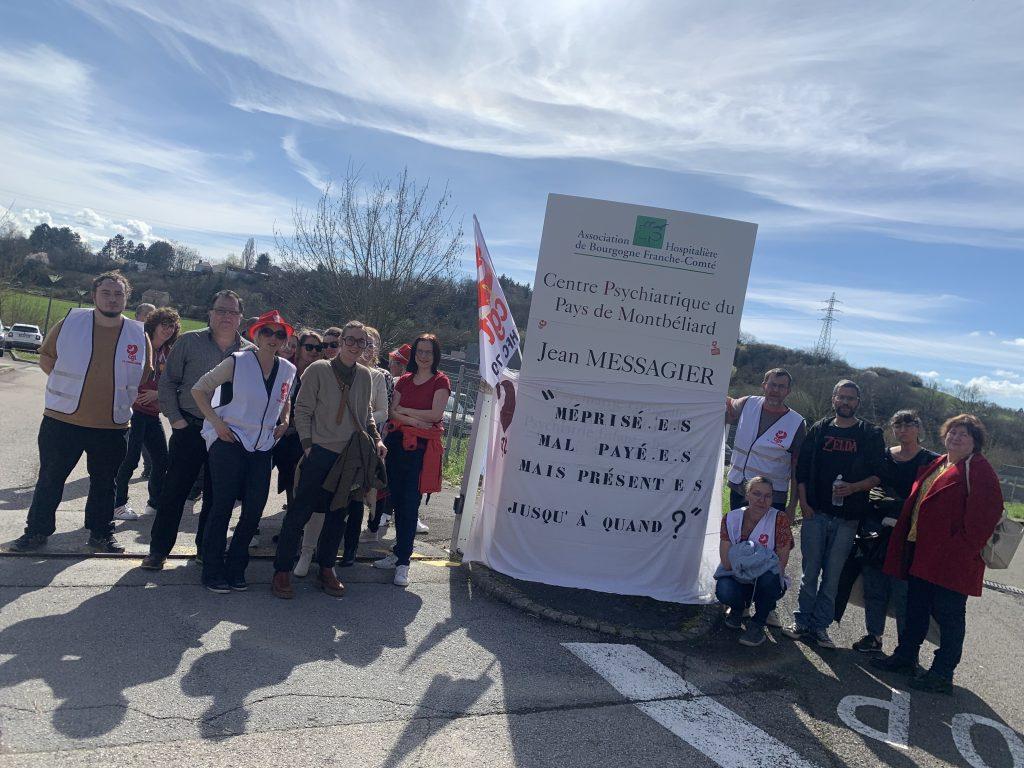 Une manifestation s'est tenue devant le centre Jean-Messagier à Montbéliard. | ©Le Trois - E.C. 