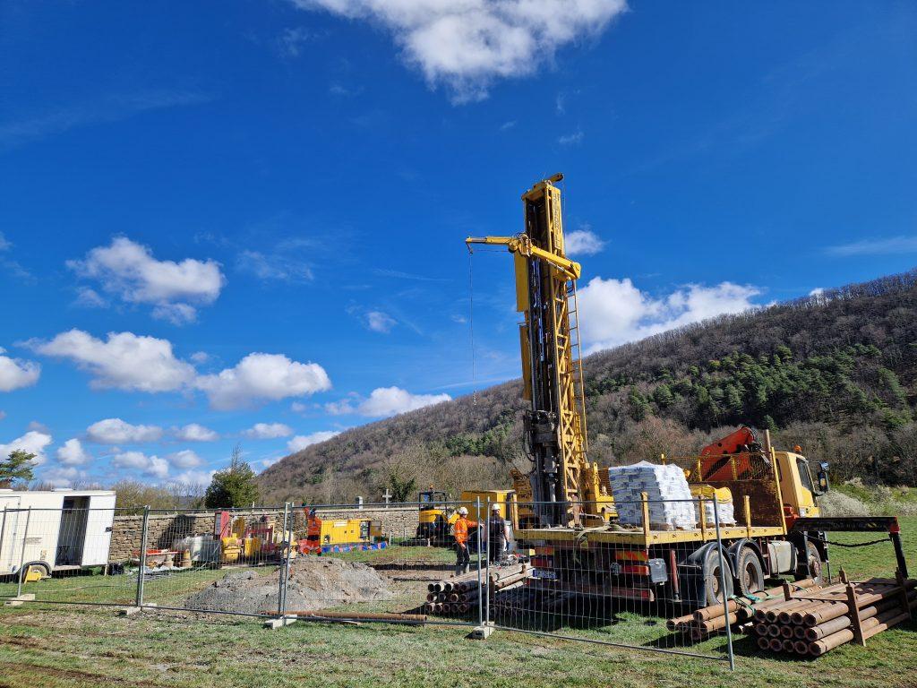Le forage à Mathay a démarré en ce mois de mars. | ©PMA