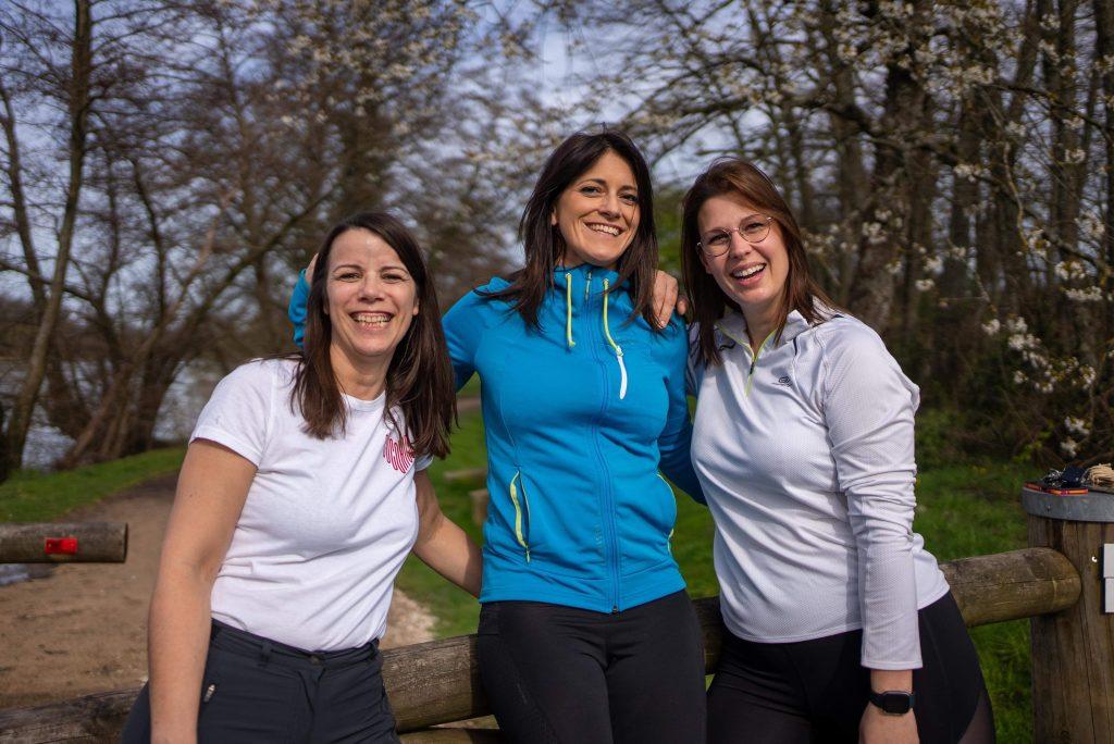 Cécile, Clémence et Laura se préparent au Trek'in Gazelles. | ©Périples & Cie 