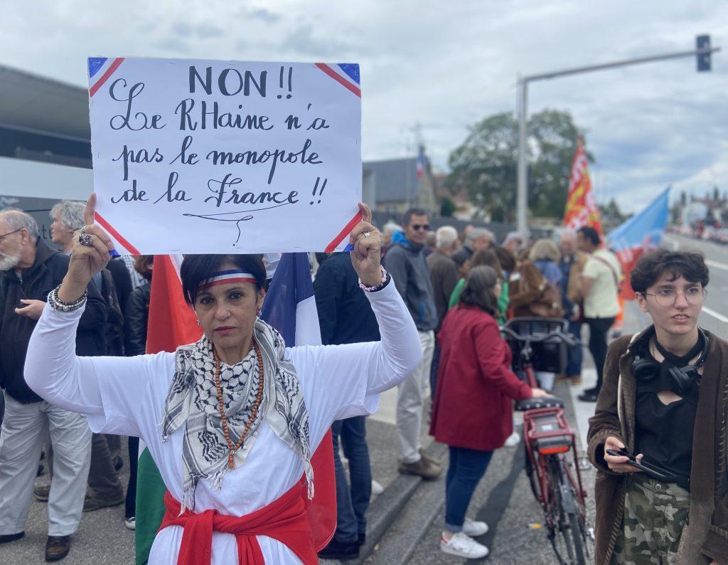 Une manifestation s'est tenue devant la sous-préfecture mardi 11 juin. | ©Le Trois - J.B.