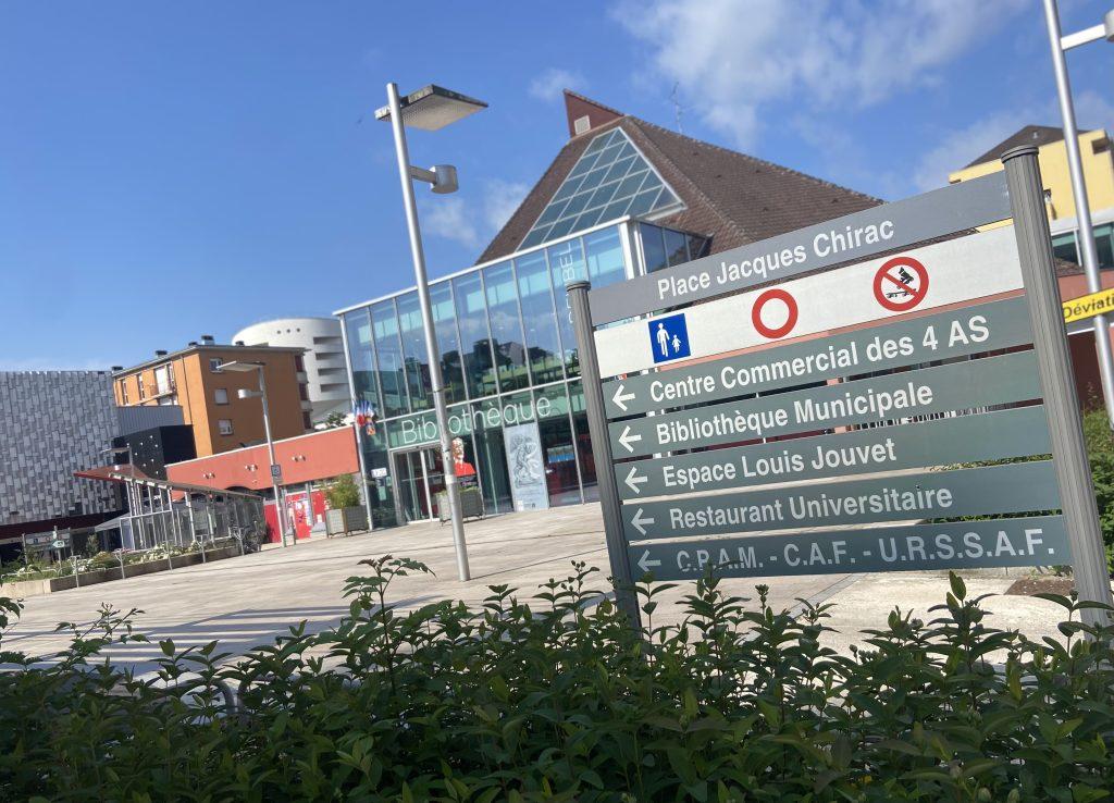 A la bibliothèque municipale de Belfort, un désherbage massif de 35 000 documents est en cours. | ©Le Trois - J. B.