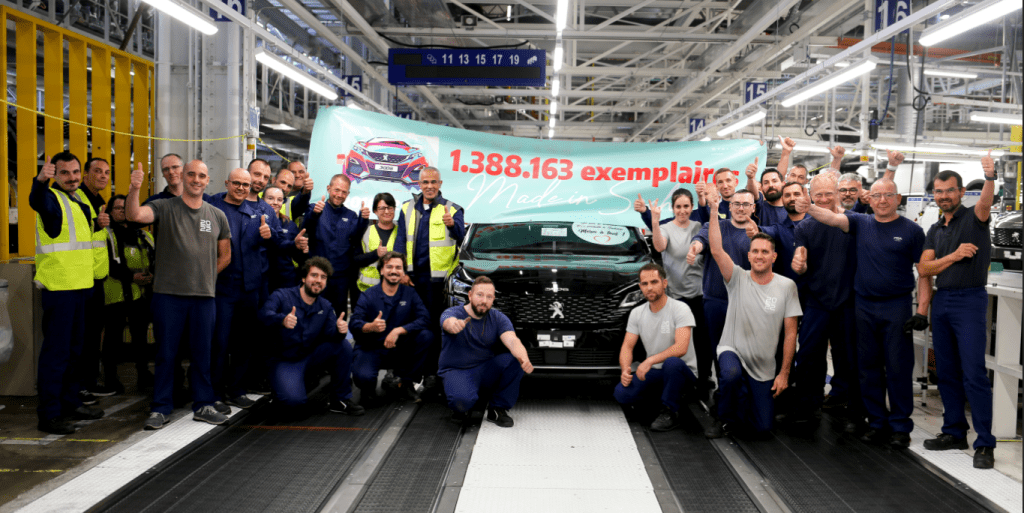 Le 6 juin, le dernier Peugeot 3008 version 2 sort de l'usine Stellantis de Sochaux. | ©Stellantis