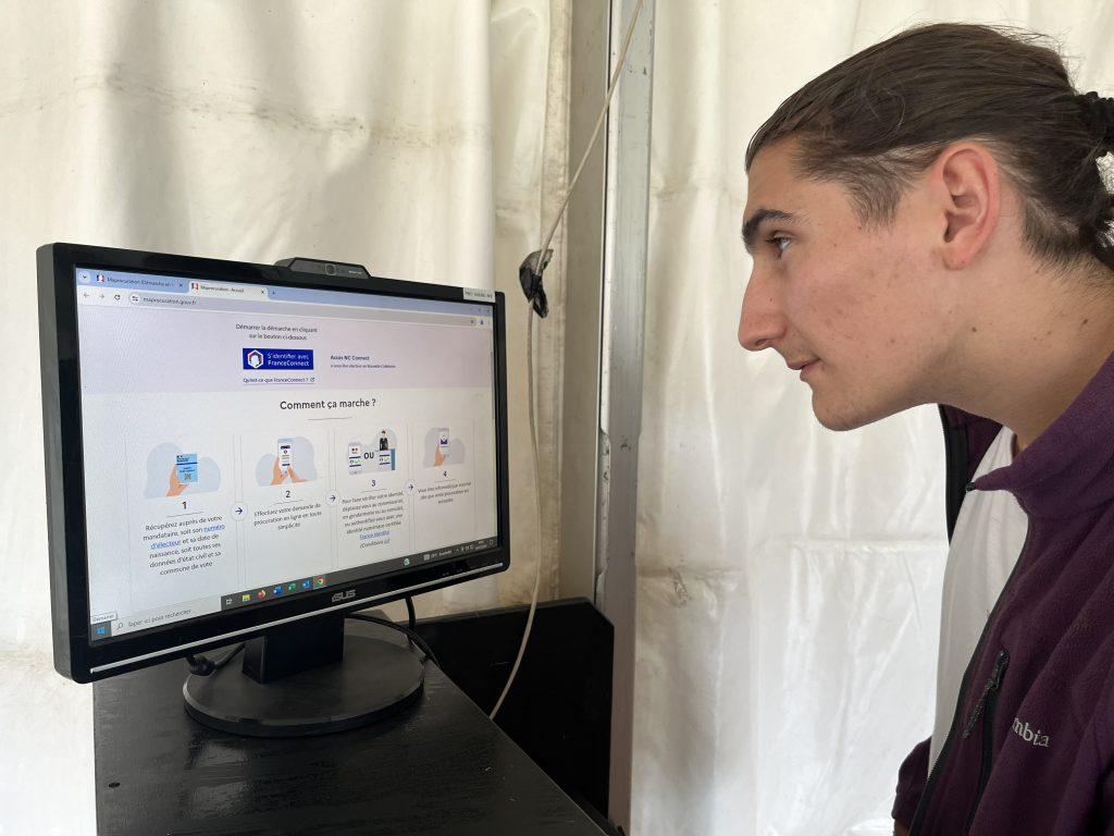 Il est possible de faire remplir sa procuration en ligne directement à l'accueil du camping. | Le Trois - H.G.