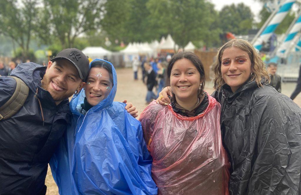 Benoit, Charline, Sonia et Clémentine listent les artistes qui les ont le plus marqué lors de leur premier festival. | © Le Trois - J. B. 