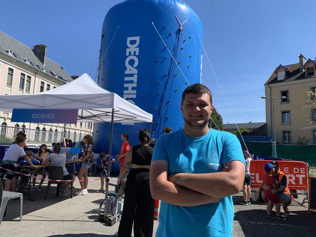 Corentin Renaudot, chef de la mise en place pour  la fan zone des JO à Belfort. | ©Le Trois - E.C. 
