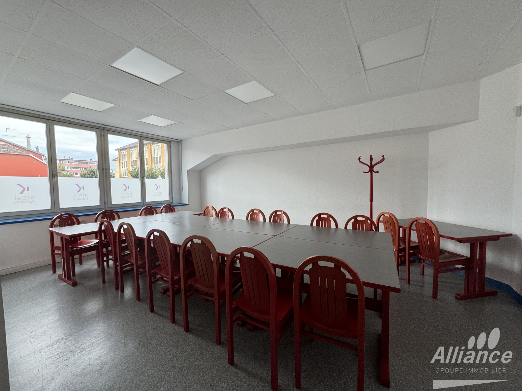 Local professionnel PMR d&rsquo;une surface de 190 m2 situé au cen