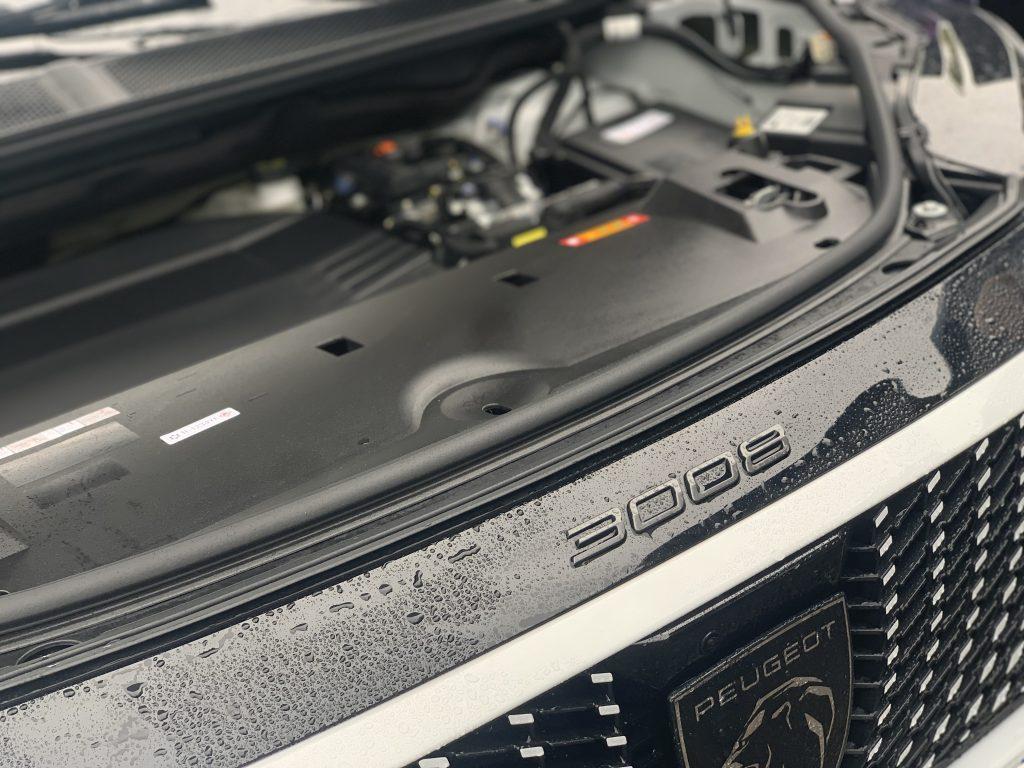 Moteur électrique du Peugeot e-3008. | ©Le Trois – Thibault Quartier