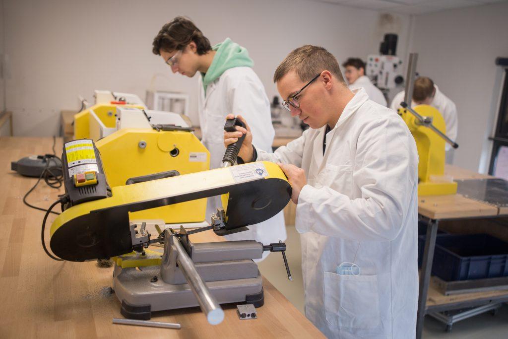 Étudiants de l'école supérieure des technologies et des affaires (Esta). | ©Esta school