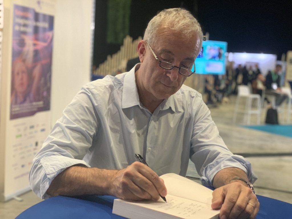 Philippe Perrin, ancien pilote de chasse, astronaute et pilote d'essai chez Airbus. | ©Le Trois – Thibault Quartier