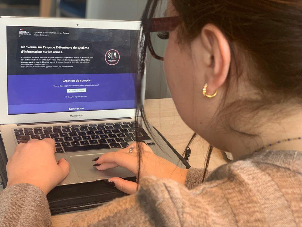 Les détenteurs d'armes à feu doivent se signaler sur cette plateforme. | ©Le Trois - T.Q. 