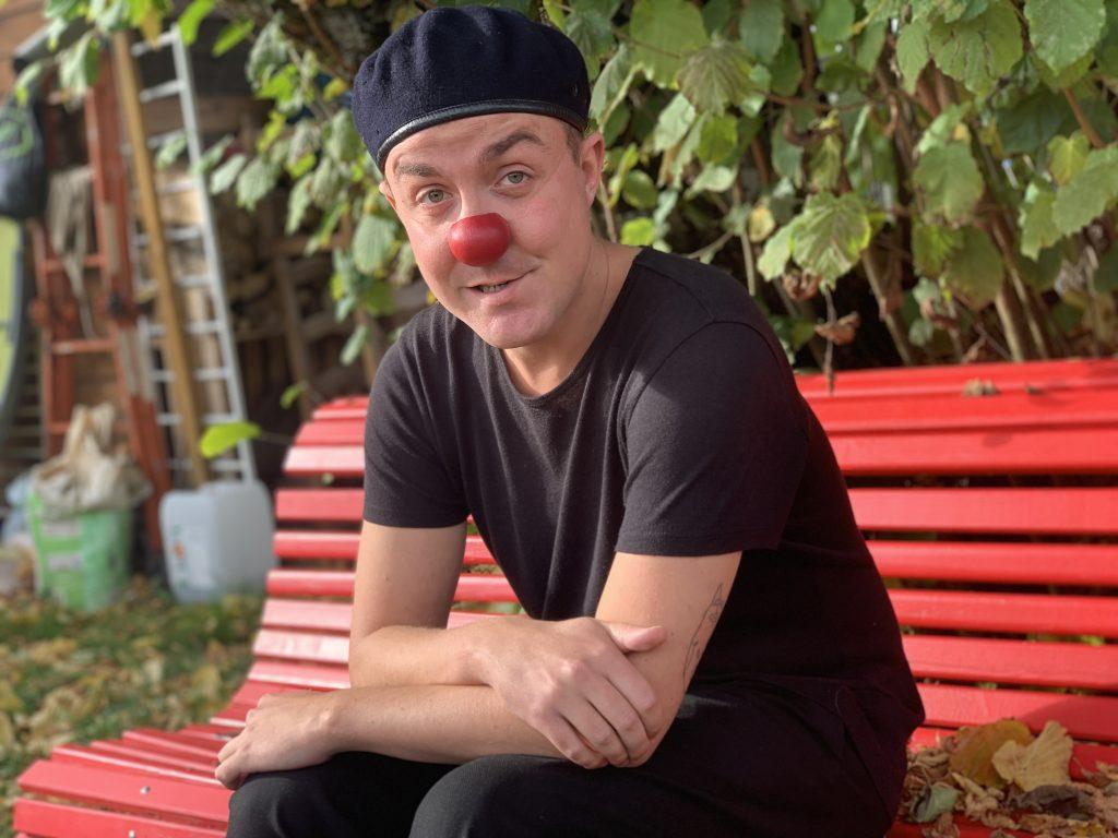 Alexis Mosimann, alias Gudule, un clown professionnel qui a débuté aux Clowns de la Chiffogne. | ©Le Trois – Thibault Quartier