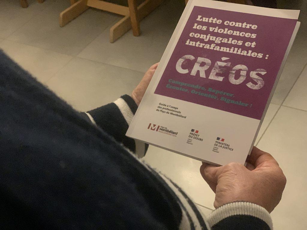 Un guide à l’usage des professionnels du pays de Montbéliard a été édité pour mieux lutter contre les violences conjugales et intrafamiliales. | ©Le Trois – Thibault Quartier
