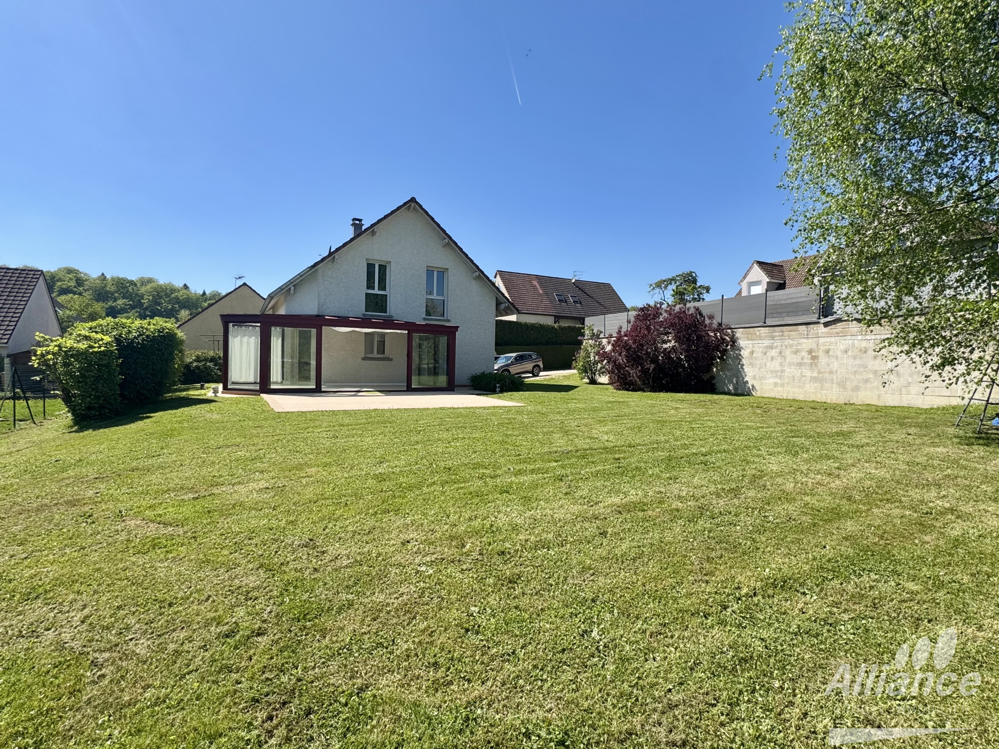 Maison F6 d&rsquo;une surface de 156 m2 avec un terrain de 1075 m2